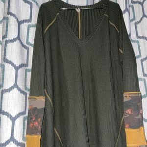 WE THE FREE green sweater size m,l or xl
